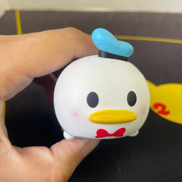 Disney Tsum Tsum Disney Store Donald Duck Collectible 2" Vinyl Figure - Picture 2 of 9